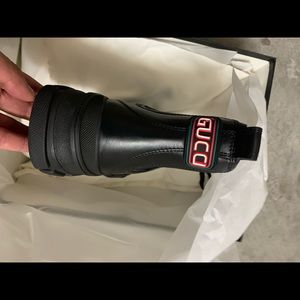 gucci leon chelsea boots